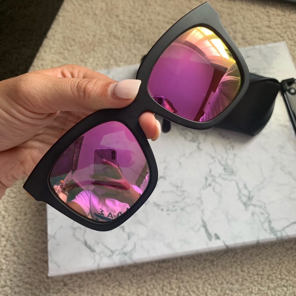 Diff eyewear sunglasses with case!